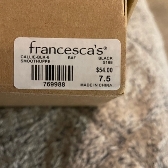 Francesca’s Black Peep Toe Heels in Size 7.5 - Block heel super cool shoes! - Picture 4 of 12